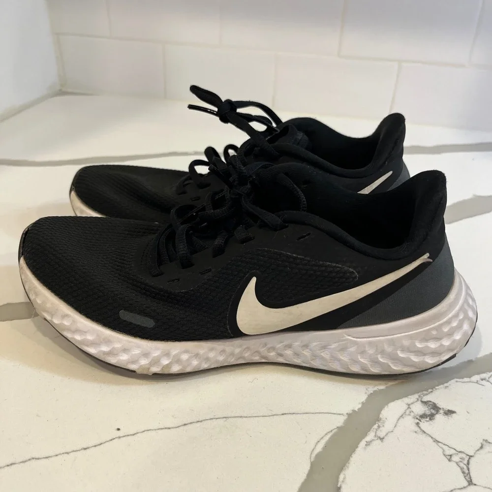 Nike Revolution 5 Mens Running Shoes Black White BQ3207-002 Size 7.5